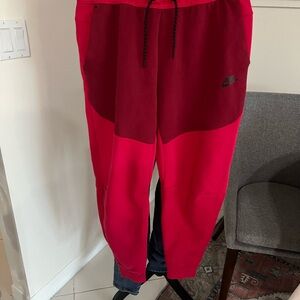 Nike Sportswear Men's Tech Fleece Joggers Very Berry Red Black CU4495-643 Size L